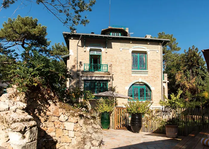 Villa L'argentine - For 13 People - Heated Swimming Pool Sauna And Jacuzzi